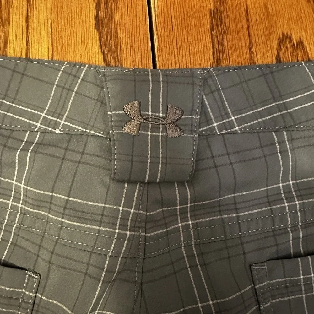 Men's Under Armour Gray Plaid Golf Shorts Size‎ 32